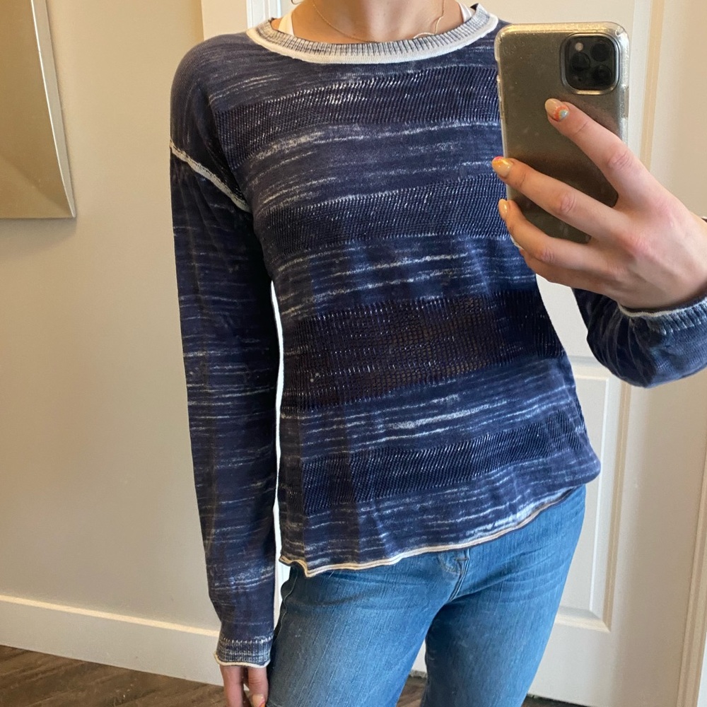 Feel the Piece pullover Size M/L